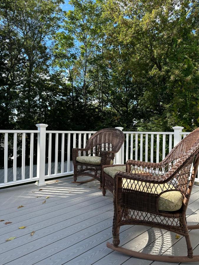 Room In Single Family House - Suburban Neighborhood In Boston Esterno foto