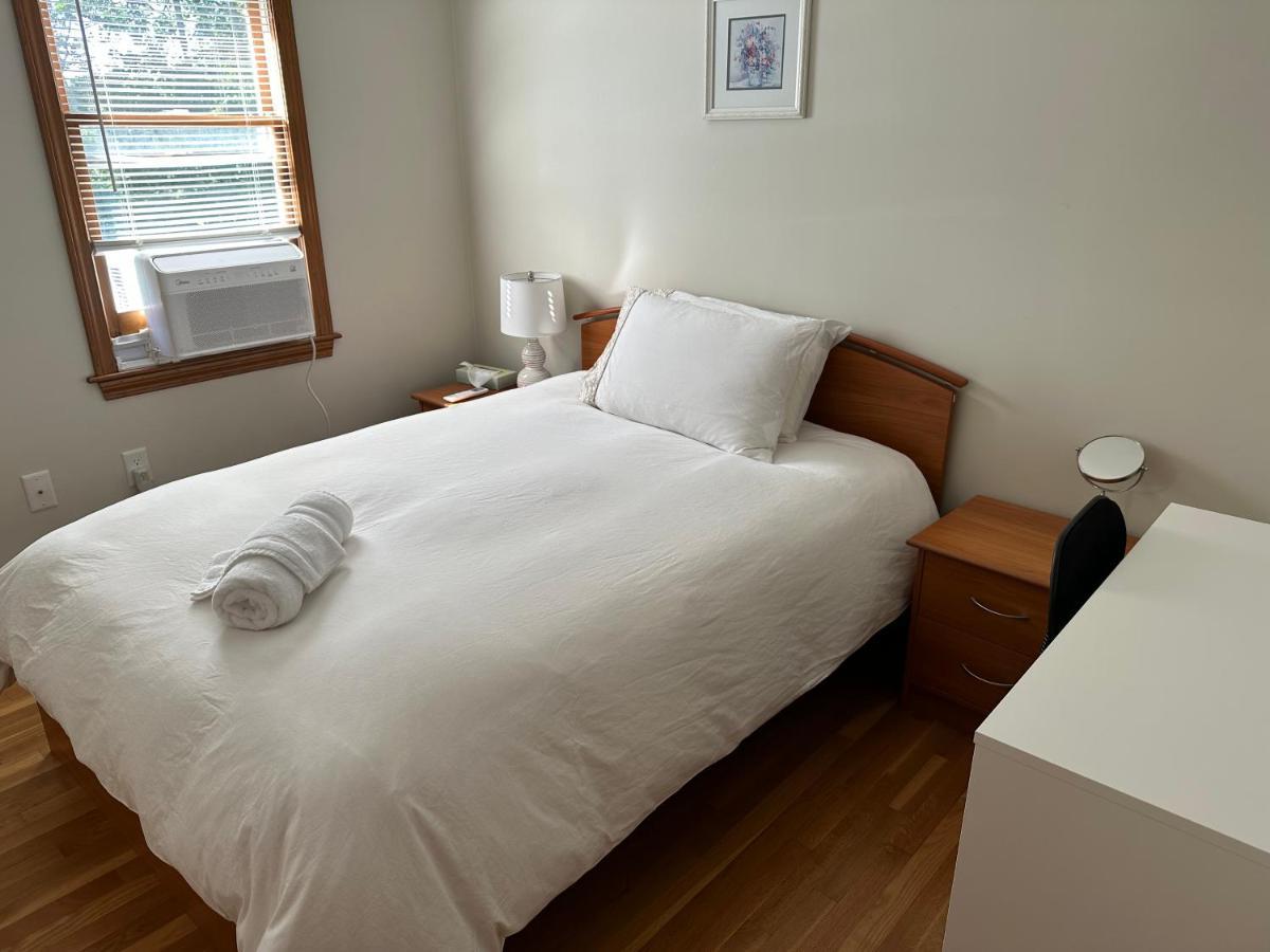 Room In Single Family House - Suburban Neighborhood In Boston Camera foto