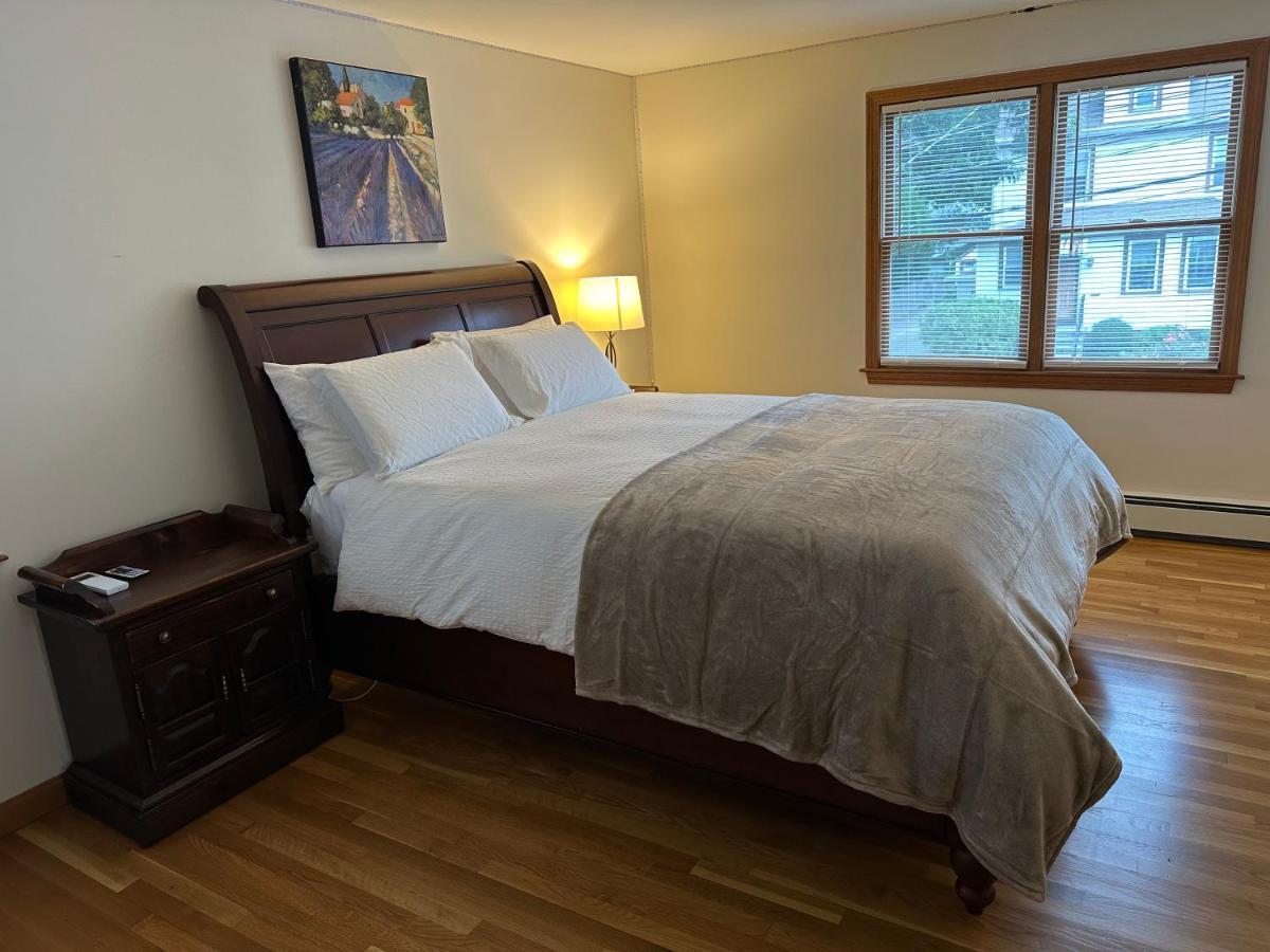 Room In Single Family House - Suburban Neighborhood In Boston Camera foto